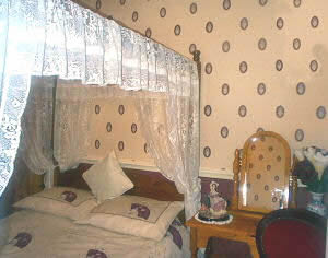 Burgundy and cream four poster bedroom with En-suite