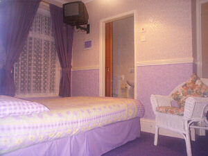 Lilac and blue double bedroom with En-suite 
